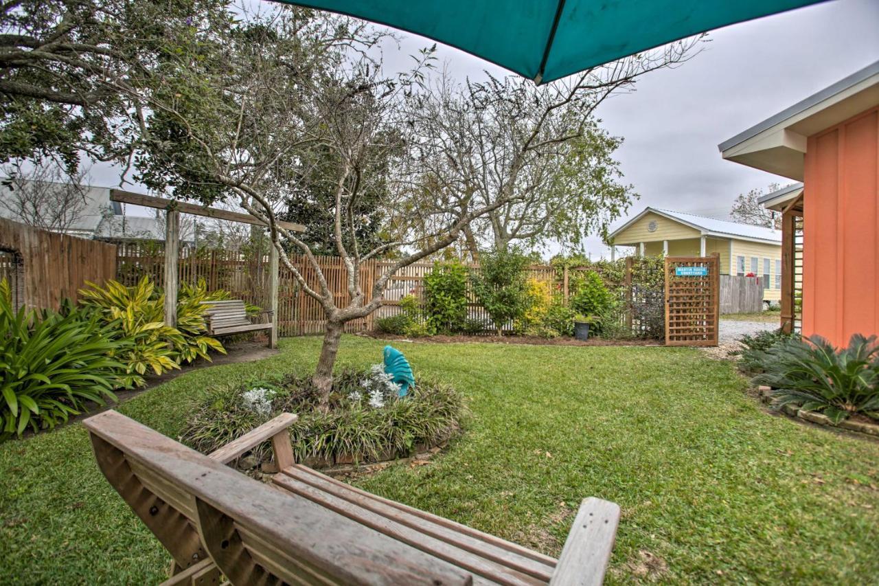 Appartement Old Town Getaway, Walk To Shopping, Dining, And Bay! à Bay St. Louis Extérieur photo