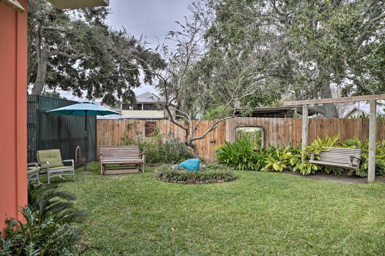 Appartement Old Town Getaway, Walk To Shopping, Dining, And Bay! à Bay St. Louis Extérieur photo