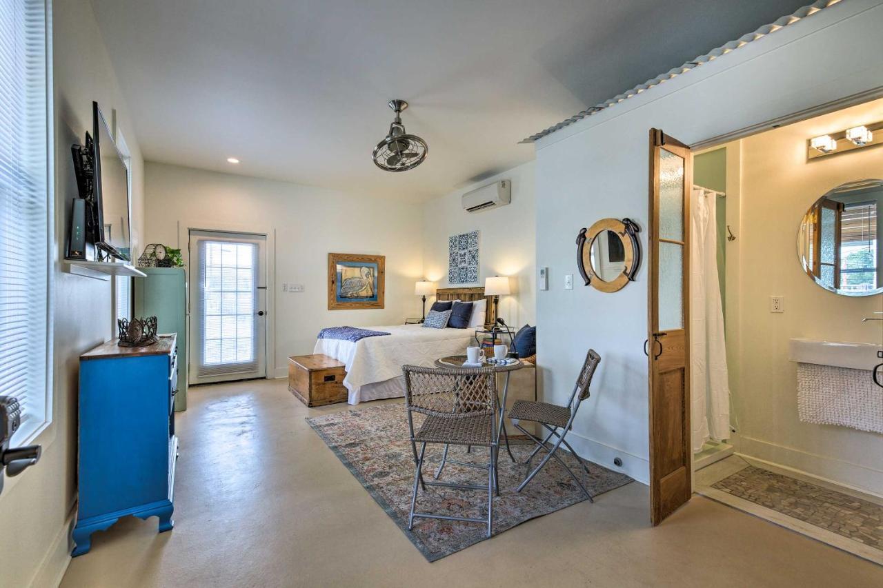 Appartement Old Town Getaway, Walk To Shopping, Dining, And Bay! à Bay St. Louis Extérieur photo