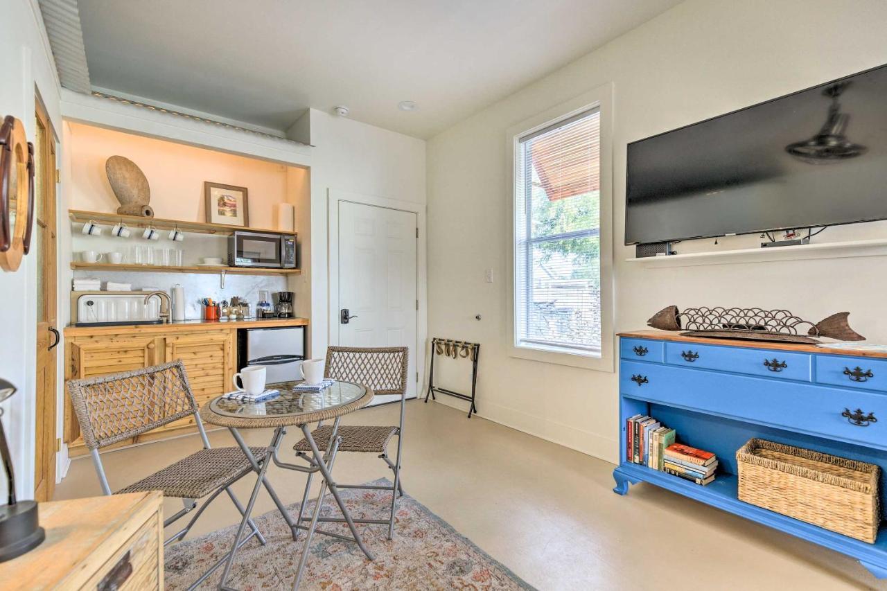 Appartement Old Town Getaway, Walk To Shopping, Dining, And Bay! à Bay St. Louis Extérieur photo